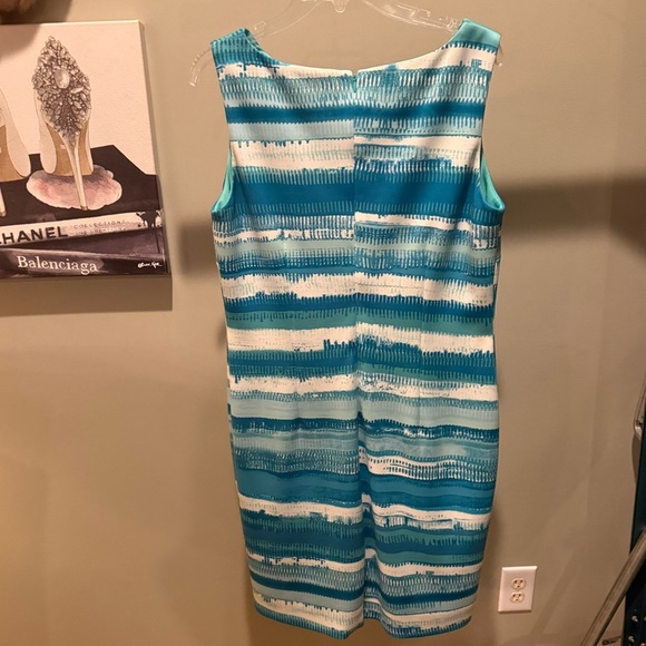 TAHARI Blue/White Ombré Striped Sleeve Shift Dress Size 10/Medium MSRP $195 - Picture 3 of 10